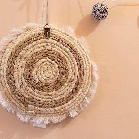Modern African-Inspired Flat Daire Atina Dış mekan fotoğraf