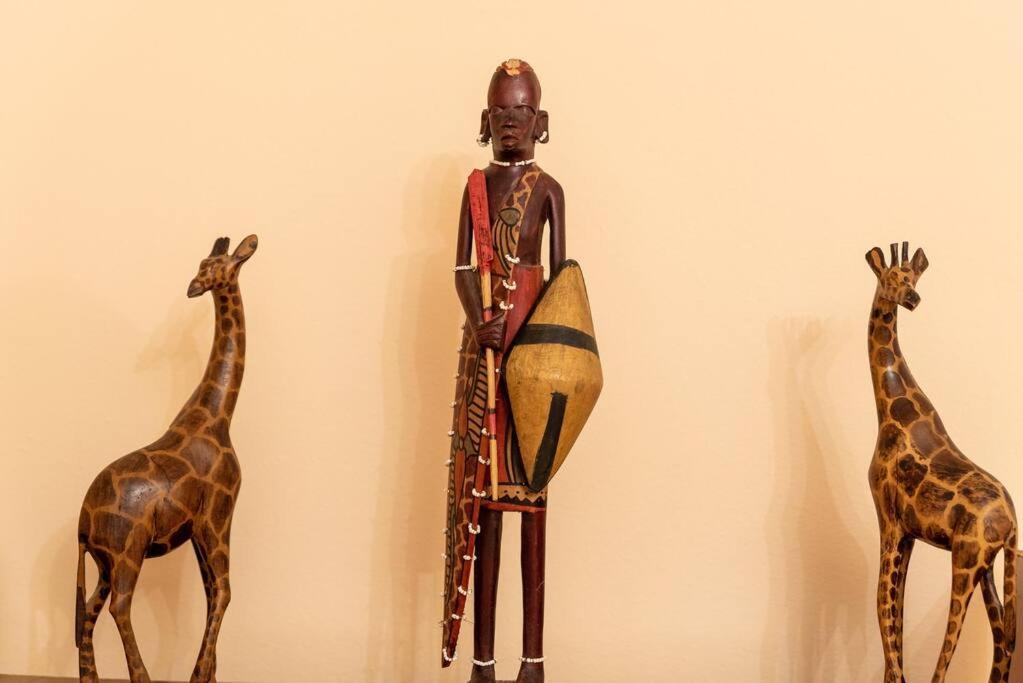Modern African-Inspired Flat Daire Atina Dış mekan fotoğraf