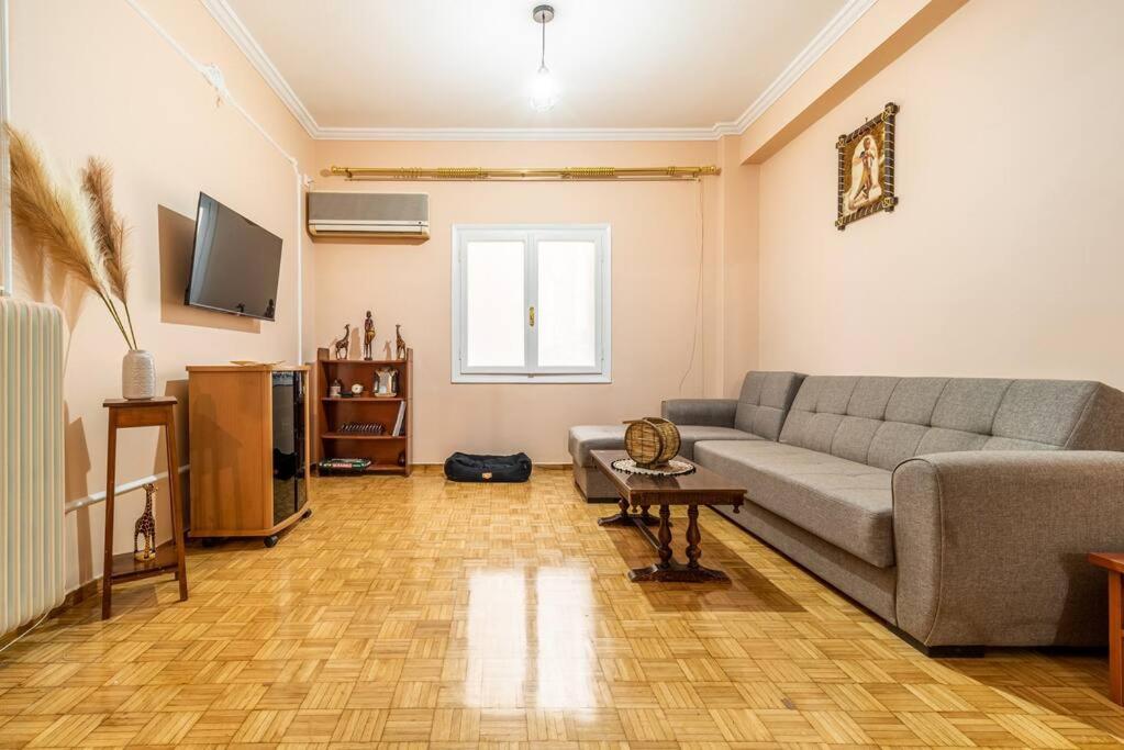 Modern African-Inspired Flat Daire Atina Dış mekan fotoğraf