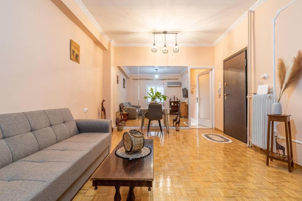 Modern African-Inspired Flat Daire Atina Dış mekan fotoğraf