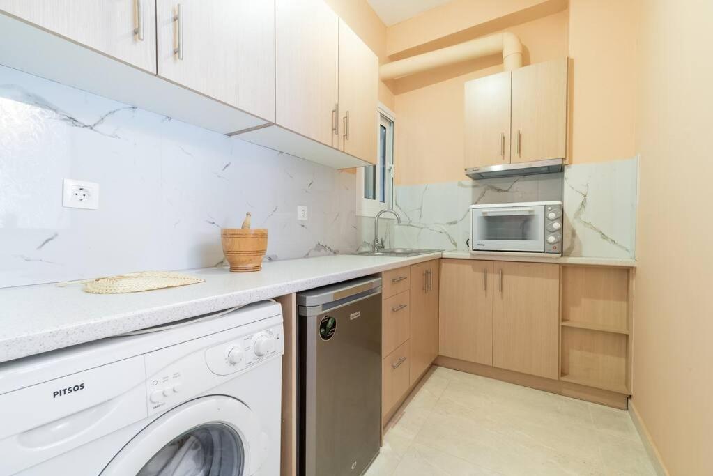 Modern African-Inspired Flat Daire Atina Dış mekan fotoğraf