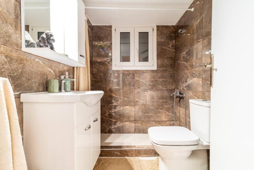 Modern African-Inspired Flat Daire Atina Dış mekan fotoğraf
