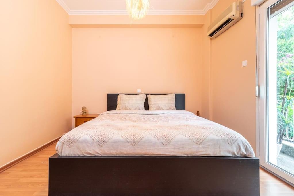 Modern African-Inspired Flat Daire Atina Dış mekan fotoğraf