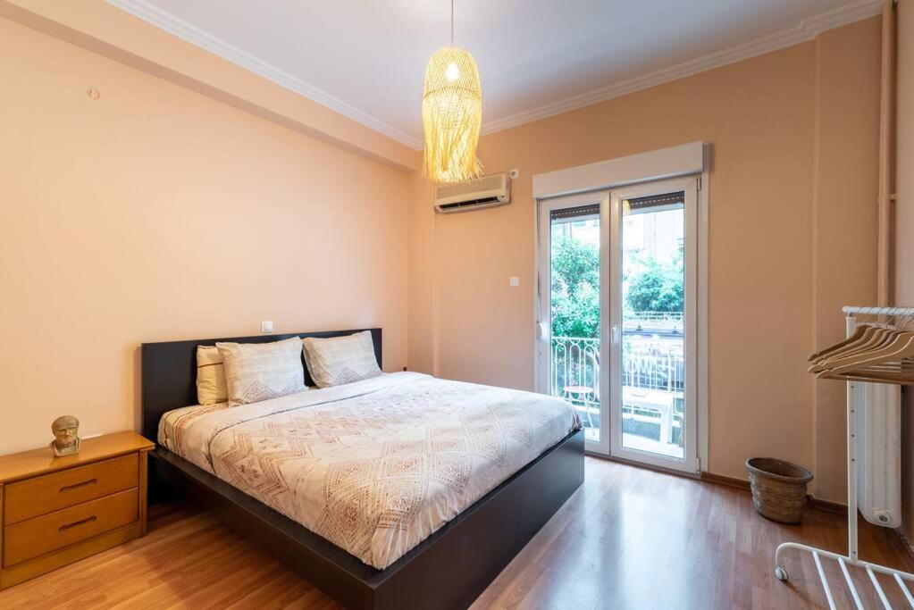 Modern African-Inspired Flat Daire Atina Dış mekan fotoğraf